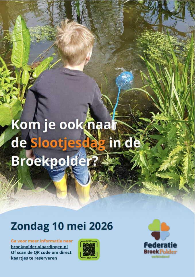 jongen vist met een netje in de sloot